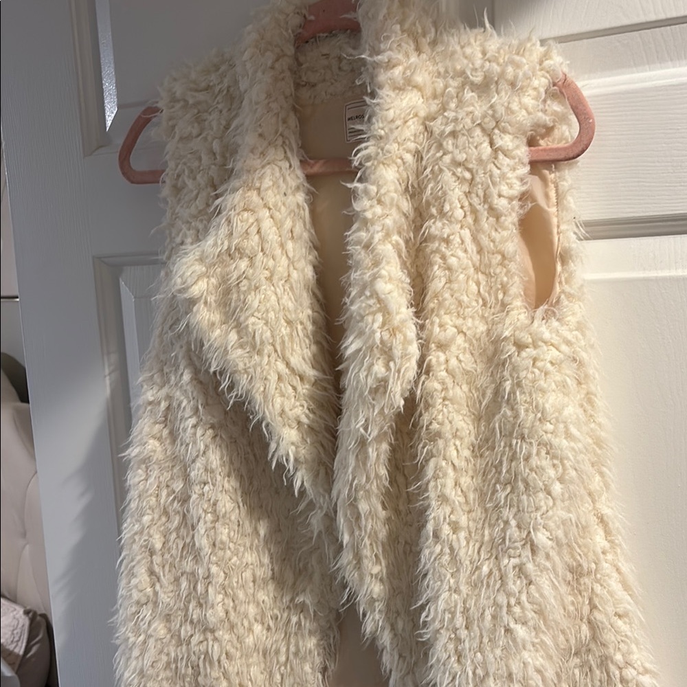 Melrose and Market Ivory Textured Sleeveless Vest